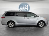Used 2016 Toyota Sienna LE image 2
