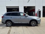 Used 2016 Mitsubishi Outlander SE image 2