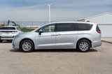 Used 2023 Chrysler Pacifica Touring-L image 4