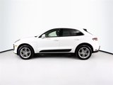 Certified 2022 Porsche Macan image 2