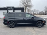 Used 2020 Chrysler Pacifica Touring-L image 2