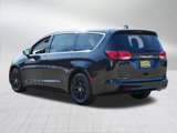 Used 2022 Chrysler Voyager LX image 5