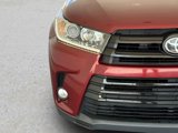 Used 2017 Toyota Highlander SE image 3