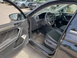 Used 2022 Volkswagen Tiguan SE w/ Panoramic Sunroof Package image 6