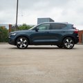 Used 2021 Volvo XC40 T5 Momentum w/ Premium Package image 3