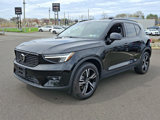 Certified 2023 Volvo XC40 B5 Plus image 3