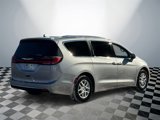 Used 2021 Chrysler Pacifica Touring-L image 3