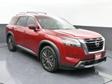 Used 2022 Nissan Pathfinder SL image 2