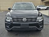 Used 2021 Volkswagen Tiguan SE w/ Panoramic Sunroof Package image 2