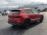Used 2022 Volkswagen Taos SE image 3