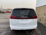 Used 2022 Chrysler Pacifica Touring-L image 6