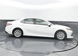 Used 2020 Toyota Camry LE image 2