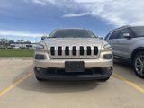 Used 2015 Jeep Cherokee Latitude w/ Comfort/Convenience Group image 2