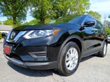 Used 2018 Nissan Rogue SV w/ Premium Package image 2