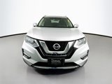 Used 2017 Nissan Rogue SV image 2