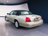 Used 2005 Lincoln Town Car Signature image 3