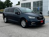 Used 2023 Chrysler Pacifica Touring-L image 2