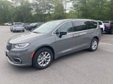 New 2025 Chrysler Pacifica Select image 2