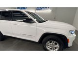 Used 2023 Jeep Grand Cherokee Laredo image 2