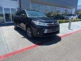 Used 2017 Toyota Highlander XLE image 3