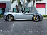 Used 2017 Ferrari California T image 3