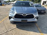 Used 2020 Toyota Highlander XLE image 2