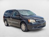 Used 2014 Chrysler Town & Country Touring image 3