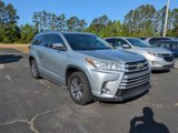 Used 2017 Toyota Highlander XLE image 2