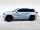 Used 2017 Jeep Grand Cherokee Altitude image 3
