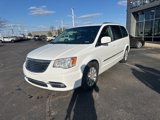 Used 2014 Chrysler Town & Country Touring image 3