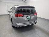 Used 2017 Chrysler Pacifica Touring-L image 6