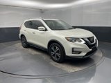 Used 2017 Nissan Rogue SL image 2
