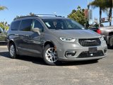 Used 2022 Chrysler Pacifica Touring-L image 2