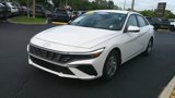Certified 2024 Hyundai Elantra SE image 2