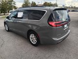 Used 2022 Chrysler Pacifica Touring-L image 3