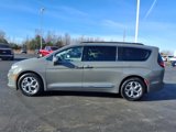 Used 2022 Chrysler Pacifica Limited image 2