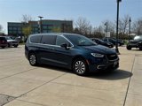 Used 2023 Chrysler Pacifica Touring-L image 3