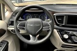 Used 2018 Chrysler Pacifica Touring-L image 5