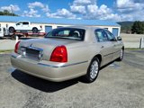 Used 2006 Lincoln Town Car Signature image 3