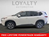 Used 2023 Nissan Rogue SV image 2