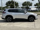 Used 2024 Nissan Rogue SV image 3