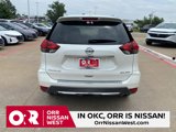 Used 2017 Nissan Rogue SV image 4