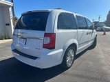 Used 2015 Chrysler Town & Country Limited Platinum image 3