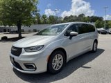 Used 2023 Chrysler Pacifica Touring-L image 2
