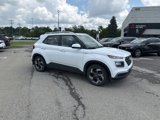 Used 2024 Hyundai Venue SEL image 2