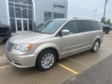 Used 2015 Chrysler Town & Country Limited Platinum image 3