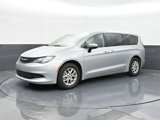 Used 2022 Chrysler Voyager LX image 4