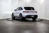 Certified 2025 Porsche Macan image 3