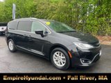 Used 2020 Chrysler Pacifica Touring-L image 2