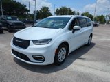 Used 2023 Chrysler Pacifica Touring-L image 2
